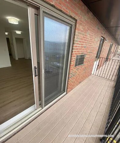 Building Photo - 741 E 6th St