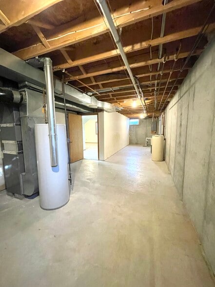 Lots of Storage! - 1509 Manor Ln