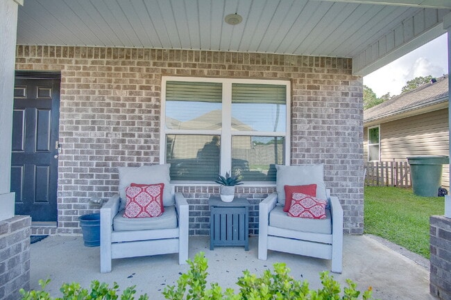 Building Photo - Spacious 5BR Near NAS – Military Half Deposit & $500 Off First Month!