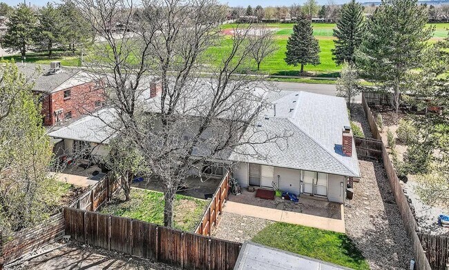 Building Photo - 425 Manhattan Dr