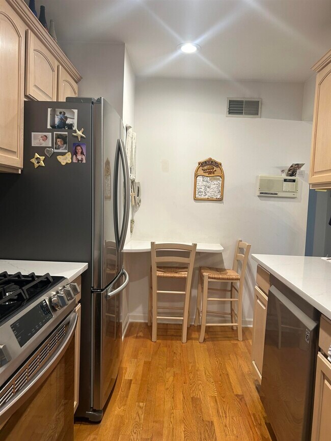 Building Photo - 302 Grand Ridge Dr