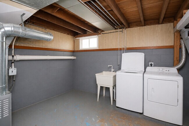 Building Photo - 7N435 Linden Ave