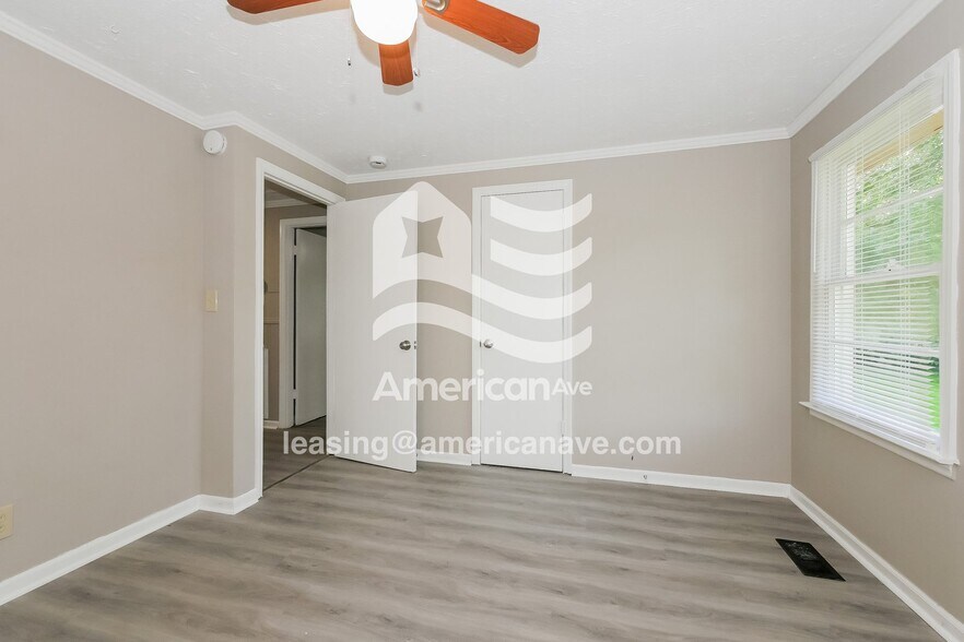 Building Photo - 5434 Lake Dr