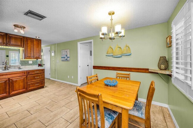 Building Photo - 1000 Crane Ct