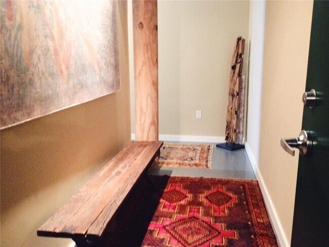 Building Photo - 170 Boulevard SE