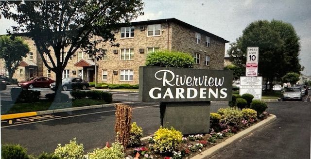 Primary Photo - 100 Riverview Ct