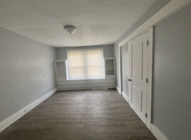 Building Photo - 2069 W 98th St