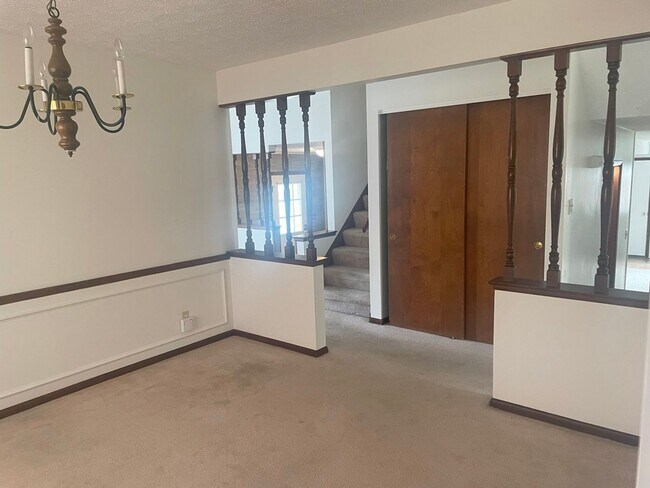 Building Photo - 6225 Willowcrest Dr