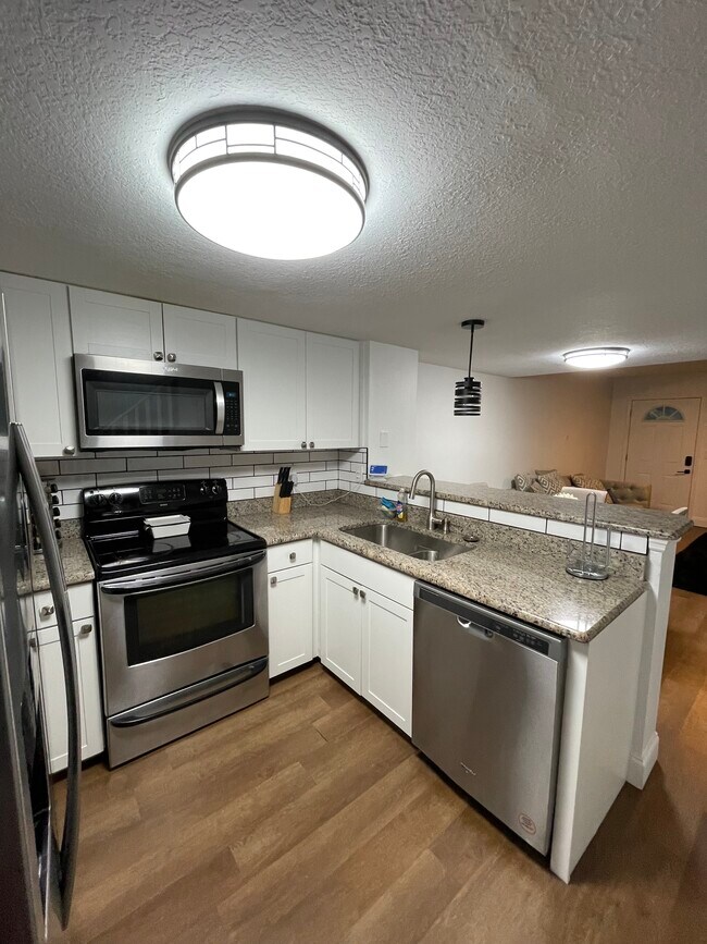 Building Photo - 2105 Fletchers Point Cir