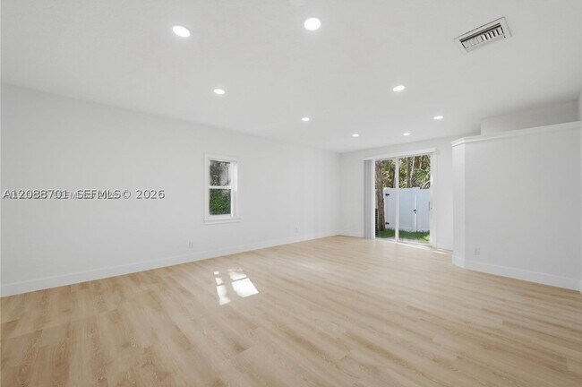 Building Photo - 5703 NW 48th Ave
