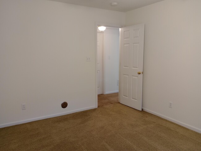 Building Photo - 3519 La Mesa Dr