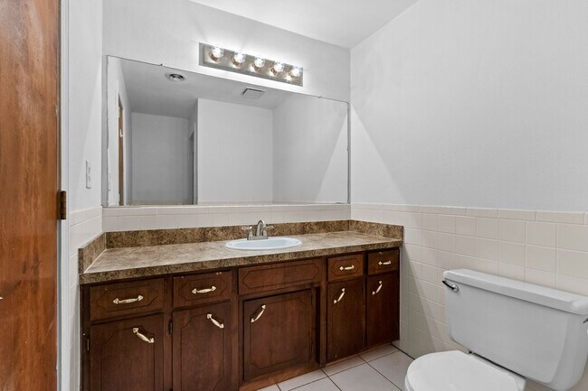 Building Photo - Beautiful Home in Springdale with Sunroom!