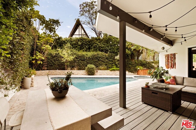 Building Photo - 303 Mavis Dr