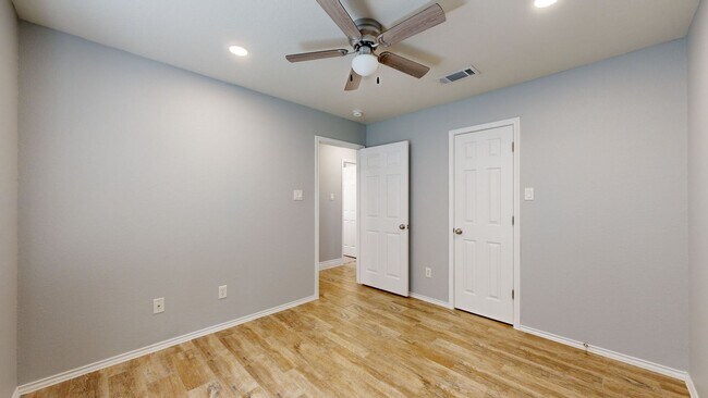 Building Photo - Completely repainted 4 bedroom ALL TILE ho...