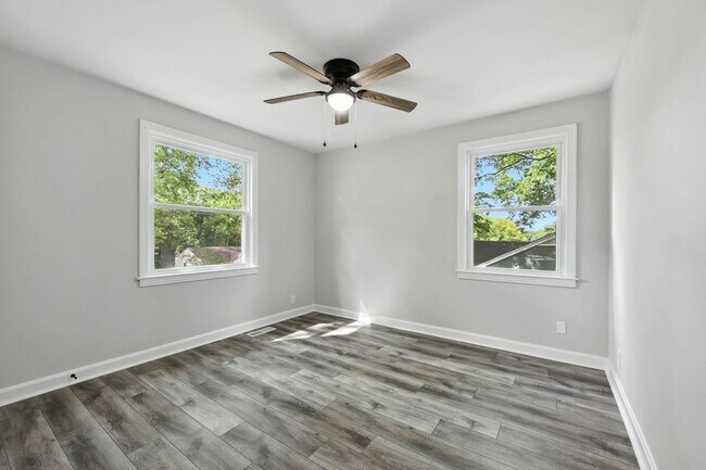 Building Photo - 3 Bedroom Pet Friendly Home For Rent Near Downtown Clarksville