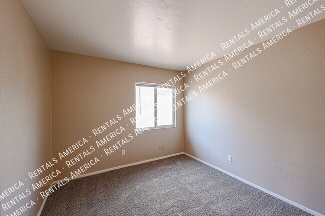 Building Photo - 12122 W Bloomfield Rd