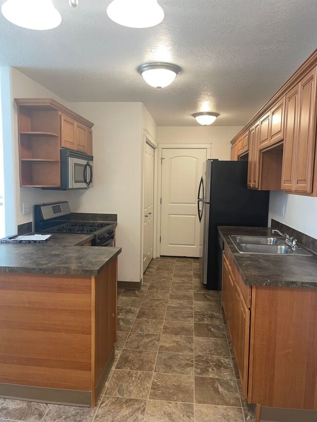 Building Photo - 2 bed 1 bath + Bonus Room Duplex in Northeast Salem!