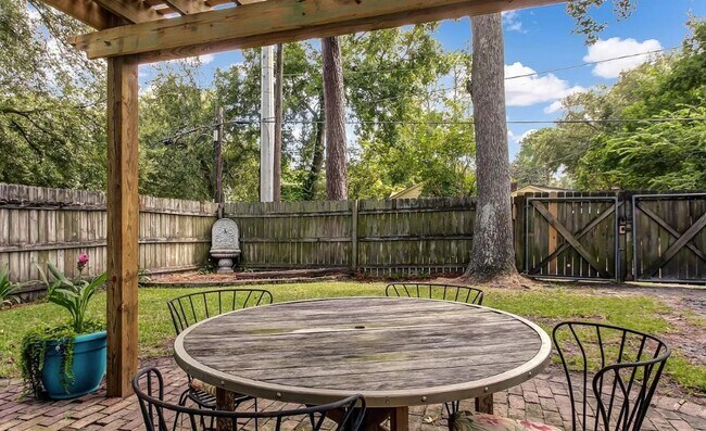 Building Photo - Midtown Retreat