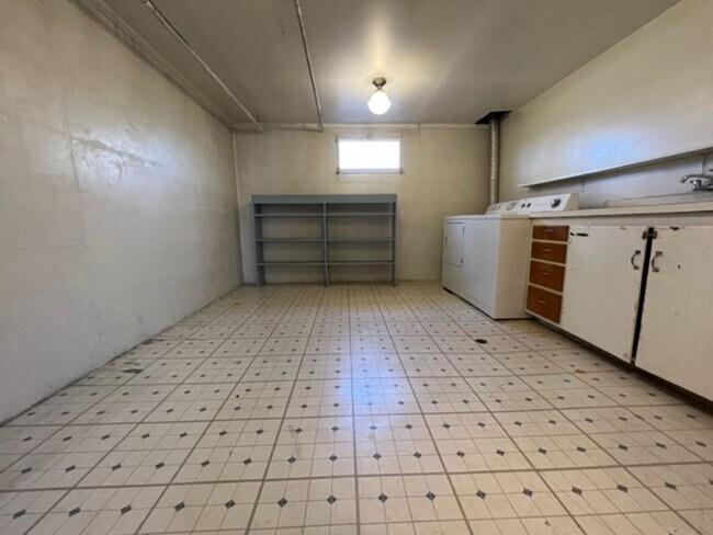 Building Photo - Bi-Level House w/ Massive Backyard, Storage, & Character!