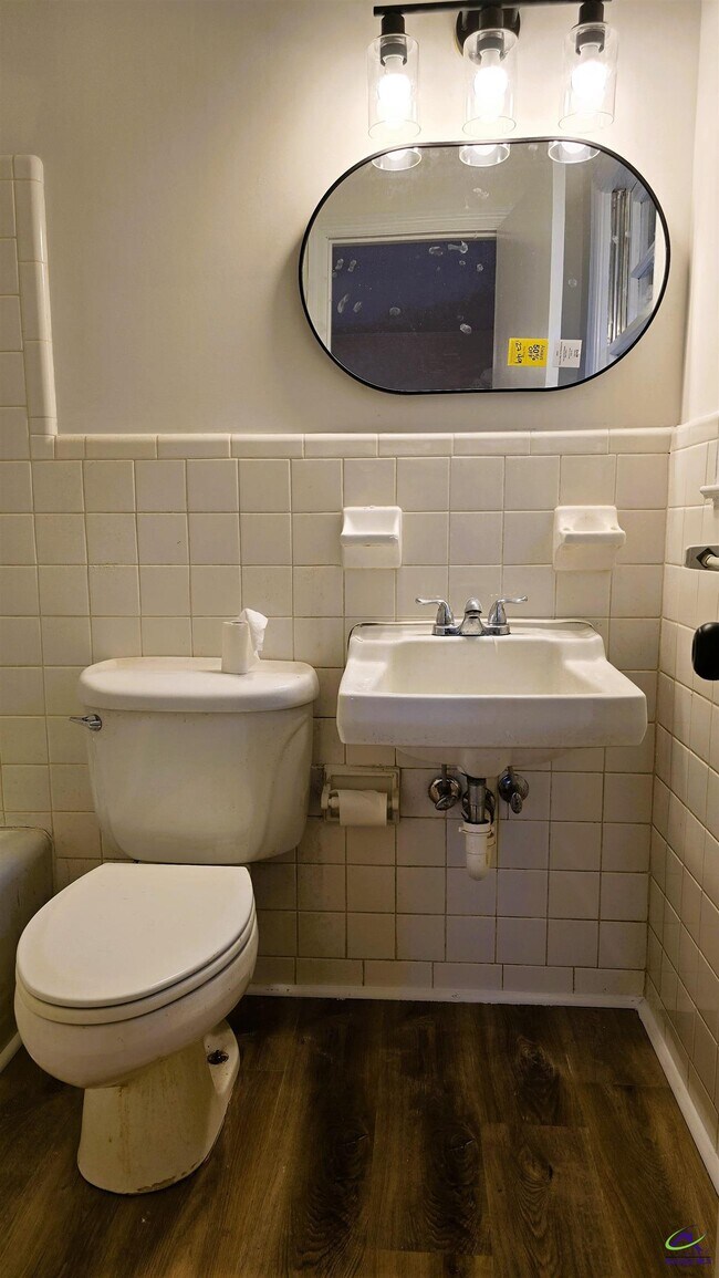 Building Photo - 4035 Meadowbrook Dr