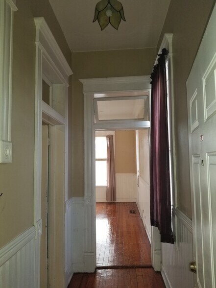 Building Photo - 208 N Main St