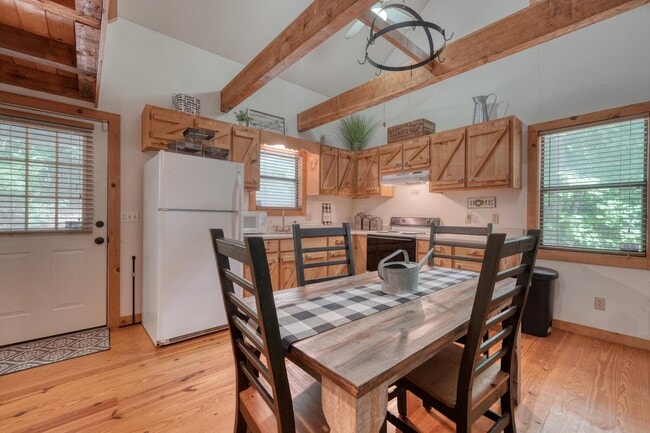 Building Photo - 121 Hawks Nest Ln