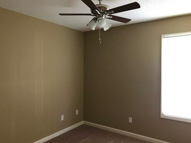 Building Photo - Prime location in  Clayton!
