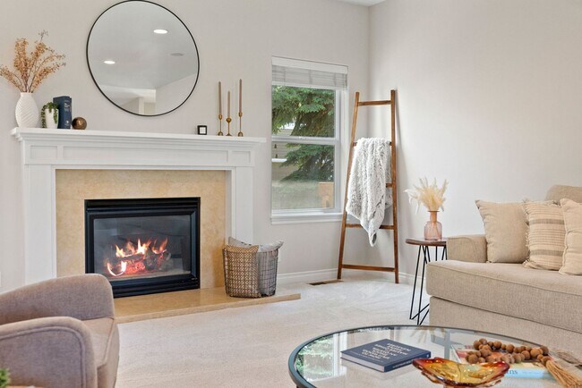 Building Photo - Charming Awbrey Butte Home Available NOW