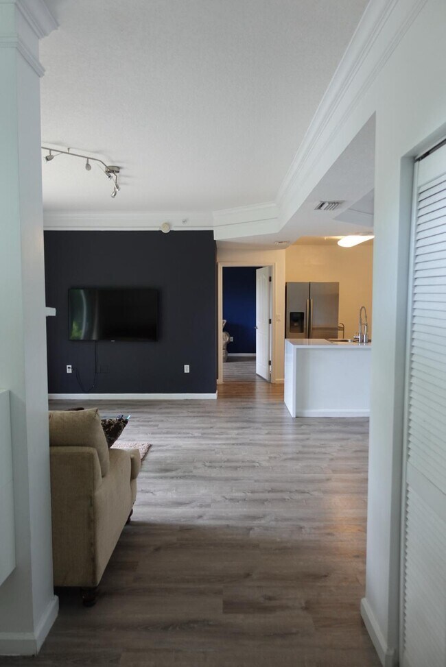 Building Photo - 2044 Alta Meadows Ln