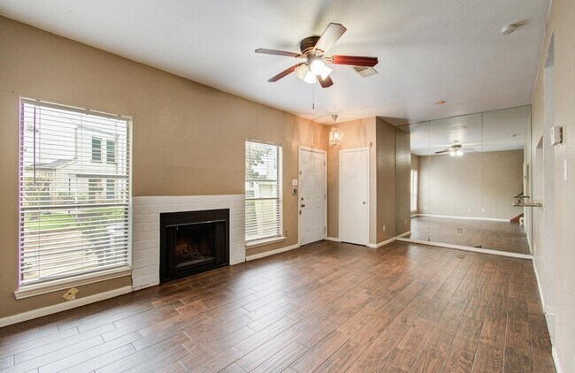 Building Photo - 8299 Cambridge St