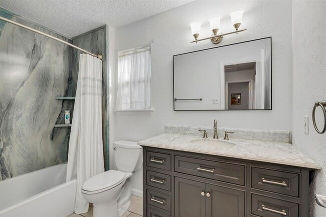 Building Photo - 1507 Wildwood Dr