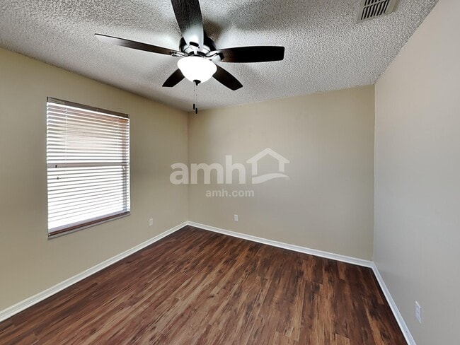 Building Photo - 633 Prince Ln