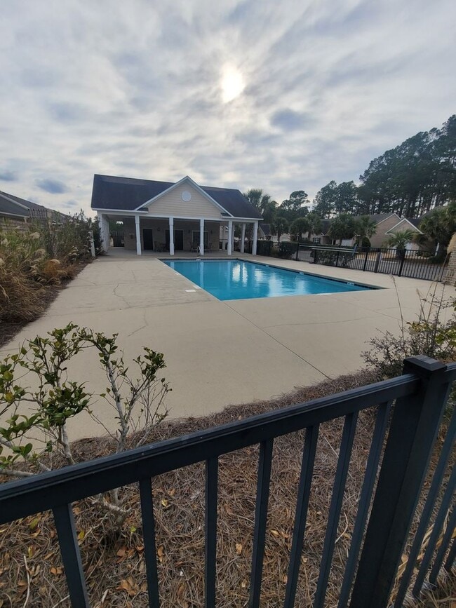 Building Photo - This 3 bedroom 2.5 bath brick townhouse with one car garage is located in Westgate Shoreline subd...