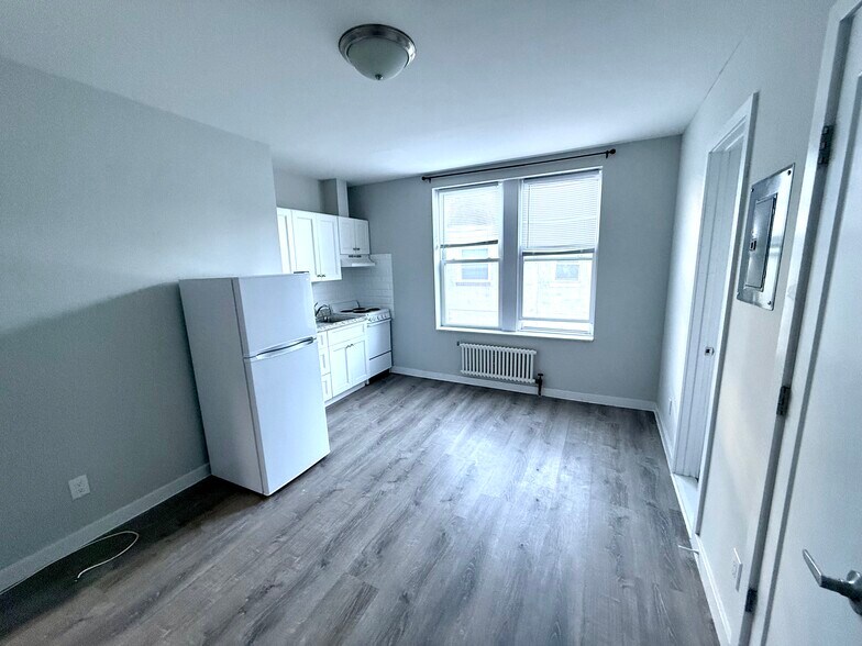 Building Photo - 241 E Broadway