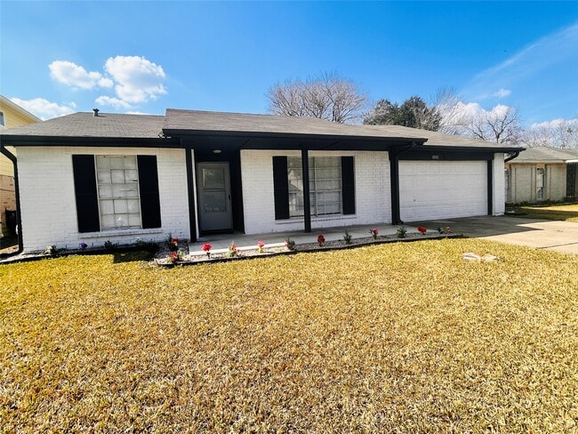 Building Photo - 10502 Long River Dr