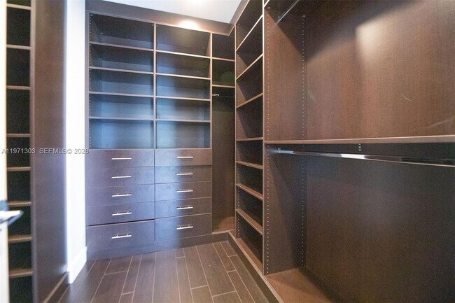 Building Photo - 619 SW 17th St