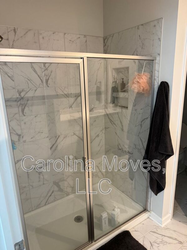 Building Photo - 717 Isleworth Ln