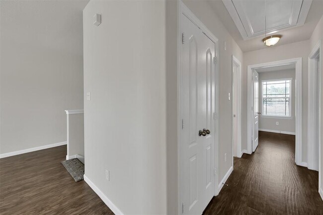 Building Photo - 946 Fife Dr
