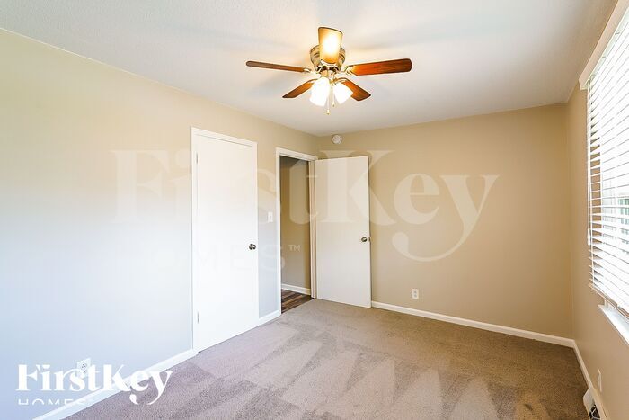 Building Photo - 2270 Provo Dr