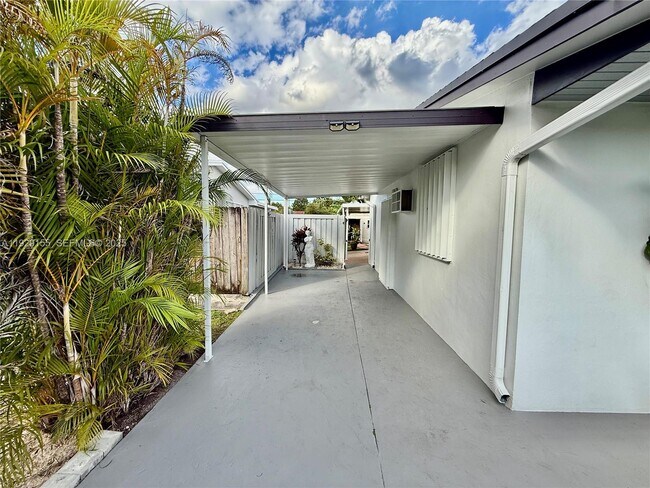 Building Photo - 8855 SW 17th Terrace