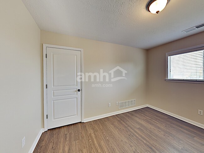 Building Photo - 2935 Geoffrey Dr