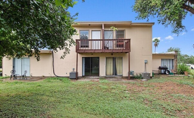 Building Photo - 16 West Dr