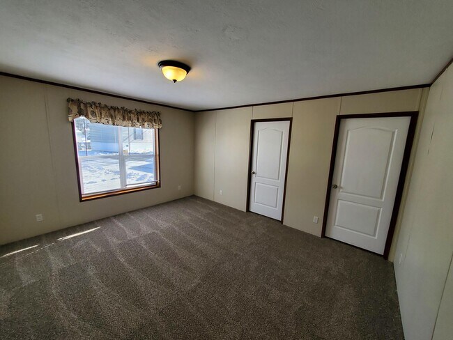 Building Photo - 3 Sparrow Hill Dr