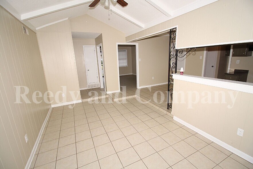 Building Photo - 4041 Hitchcock Dr