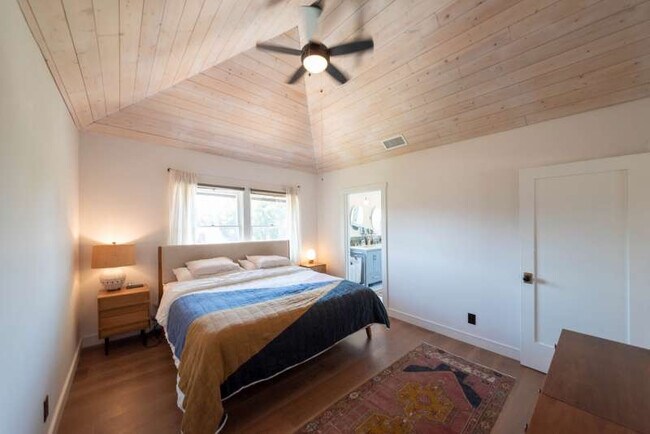 Building Photo - 405 N Avenue 66