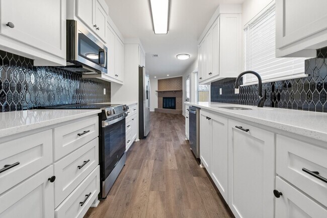 Building Photo - 3 BD 2 BA