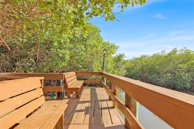 Building Photo - 5051 N Hwy A1A