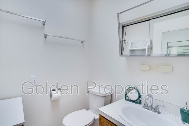 Building Photo - 1415 Crestline Dr