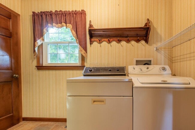Building Photo - 5565 Stringtown Rd NW
