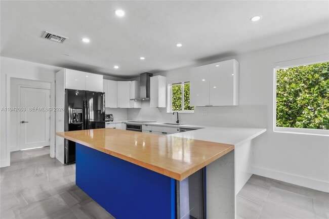 Building Photo - 3855 SW 1st St